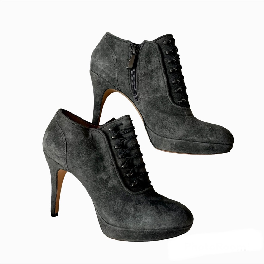 🌸 Vince Camuto suede booties
